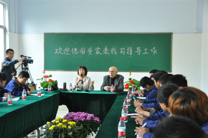 德國(guó)專家來(lái)海特機(jī)床參觀考察